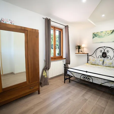 别墅 Scappo In Umbria, La Casa Nel Bosco *