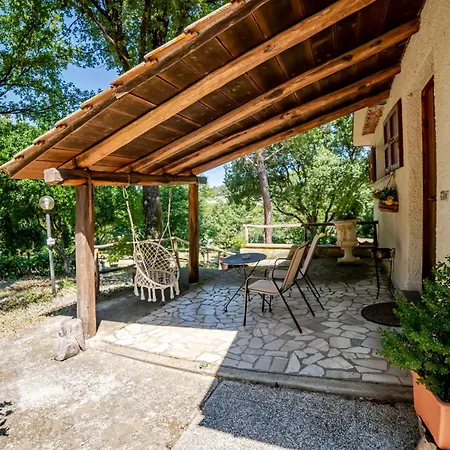 别墅 Scappo In Umbria, La Casa Nel Bosco 阿米里亚